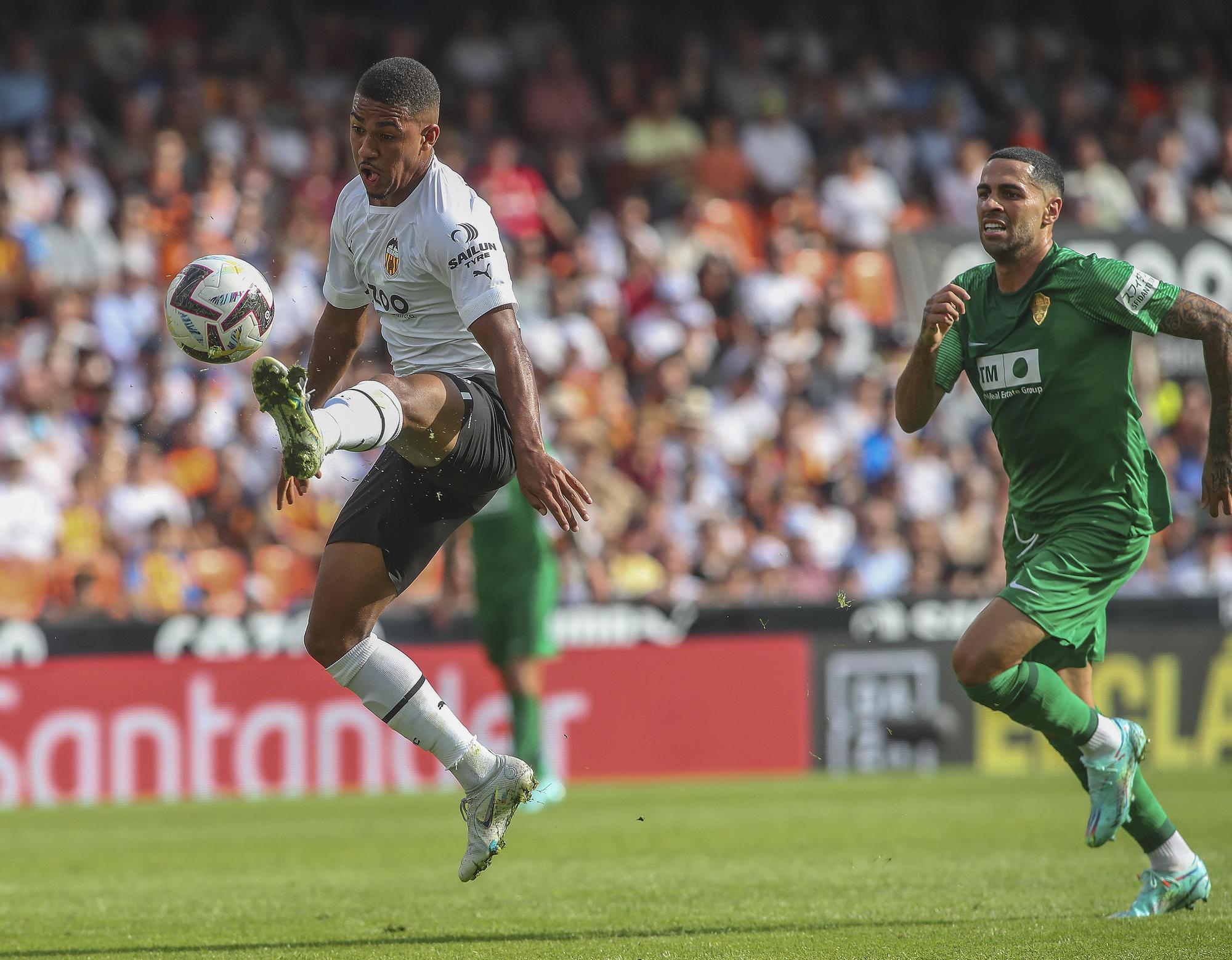 El empate entre el Valencia CF y el Elche en Mestalla, foto a foto