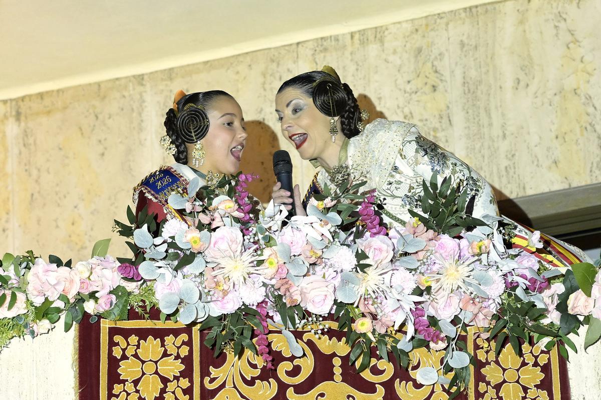 Las Falleras Mayores de Paiporta anunciando el inicio de las Fallas.