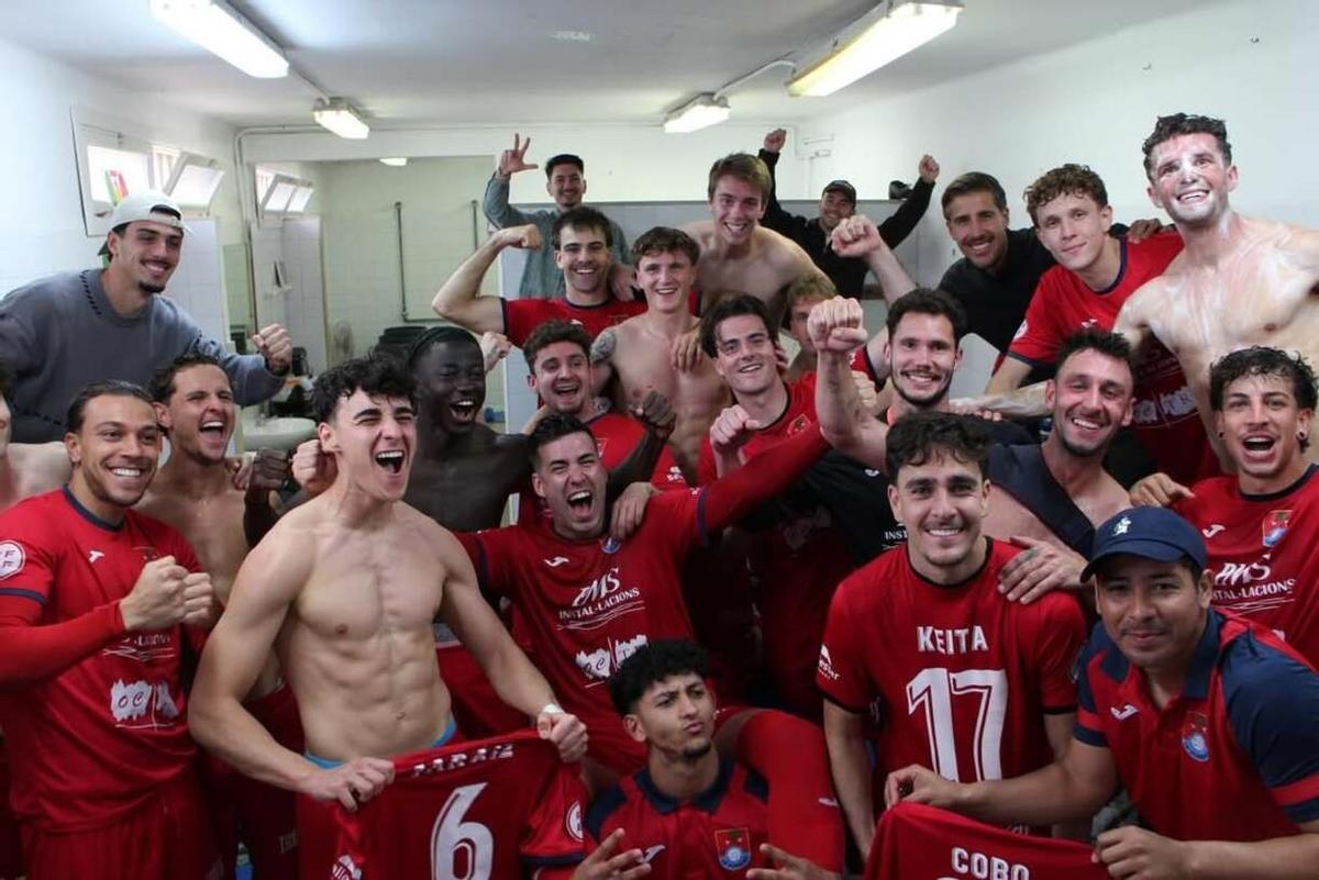 Los jugadores del Porreers han celebrado su triunfo en el vestuario