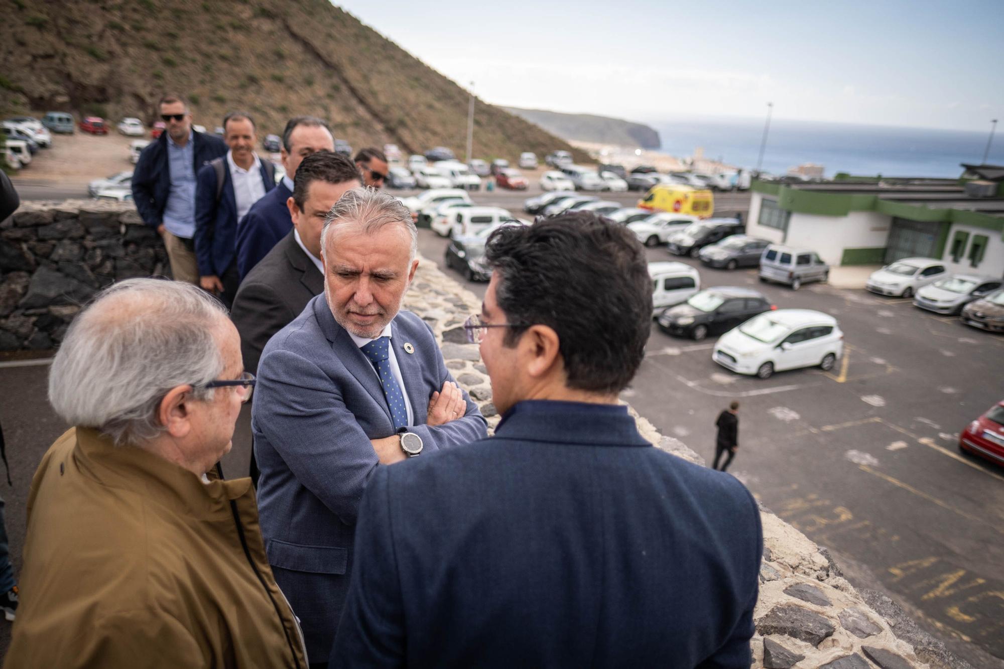 Torres y Martín visitan al Hospital del Sur