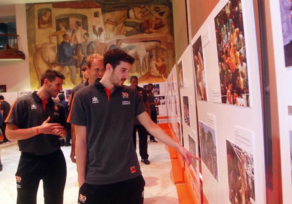 Todas la imágenes de la inauguración de la exposición '30 años de Valencia Basket'