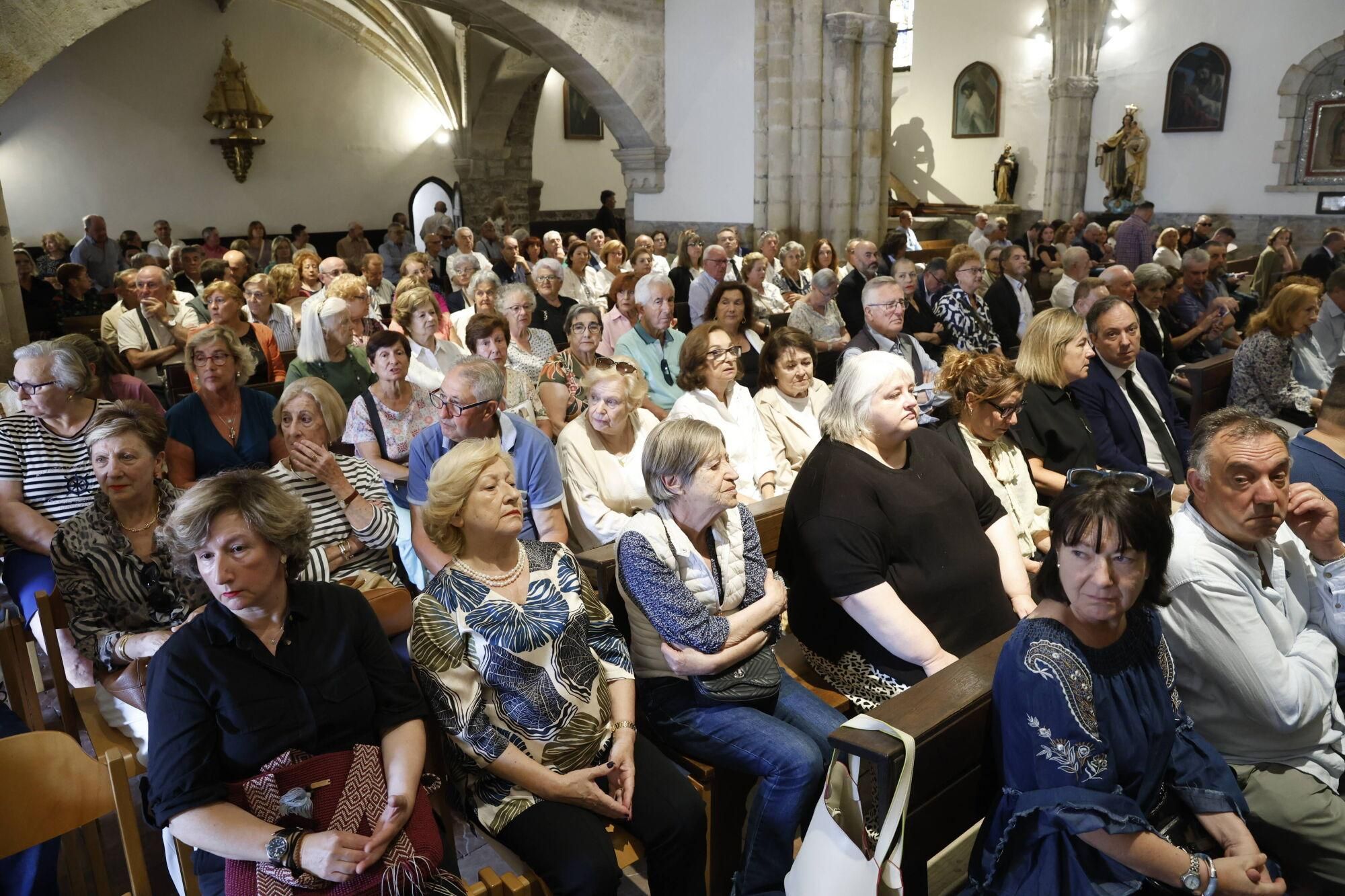 Las imágenes del funeral de Antonio Trevín en la basílica de Llanes.