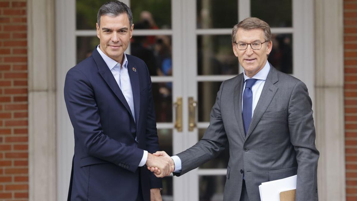 Pedro Sánchez rep Alberto Núñez Feijóo a la Moncloa | SERGIO PÉREZ/EFE