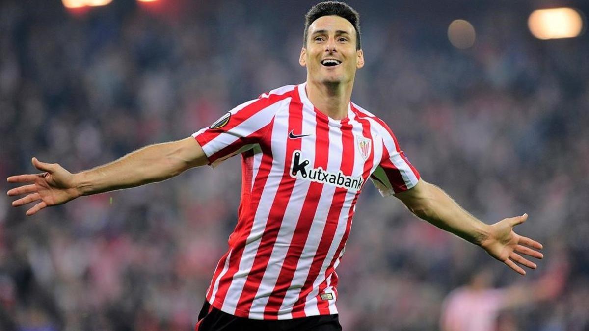 Aritz Aduriz celebrando uno de sus múltiples goles.