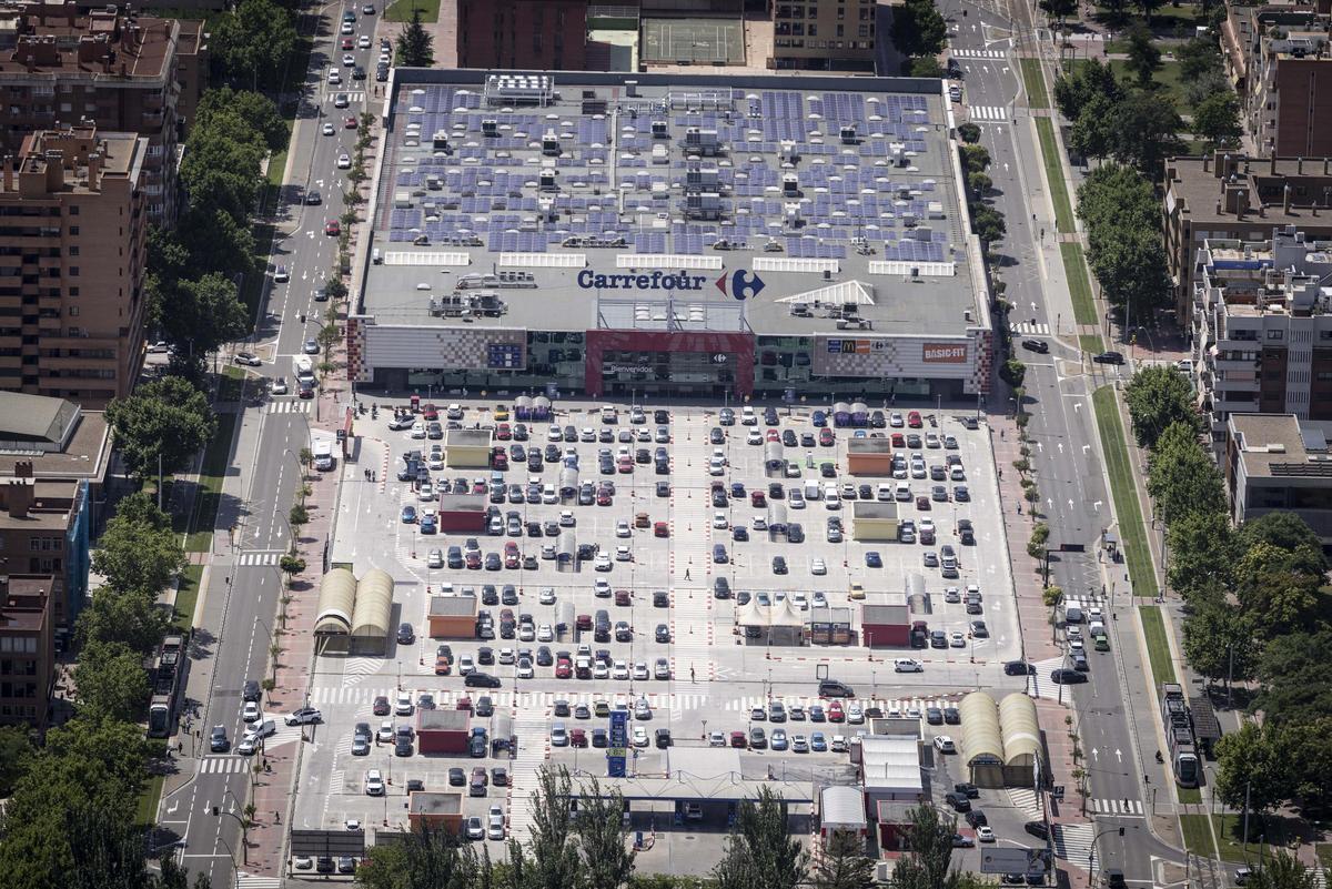 Vista aérea del Carrefour del Actur, en Zaragoza.