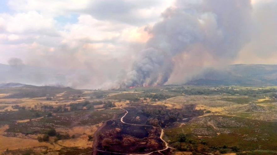 Incendio en &#039;La Raya&#039;, la frontera de Zamora con Portugal