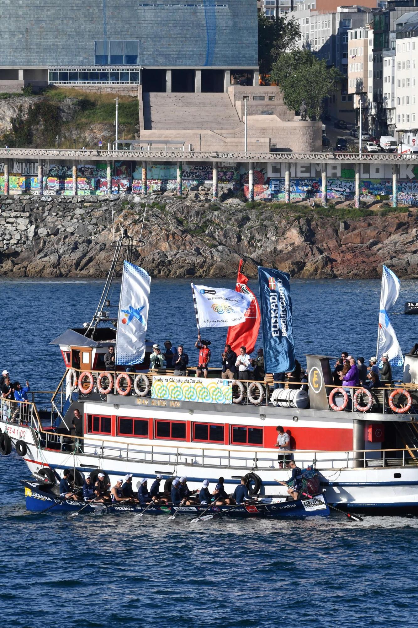 Bermeo Urdaibai y Donostia Arraun ganan la Bandeira Cidade da Coruña