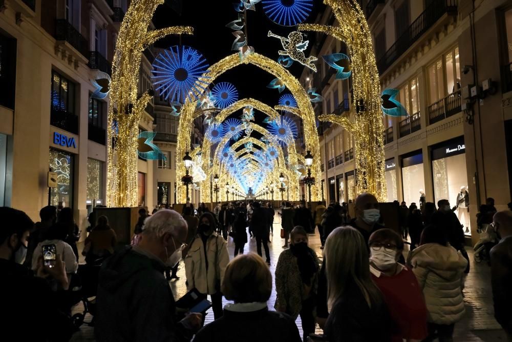 Málaga se echa a la calle para vivir su Navidad Covid-19