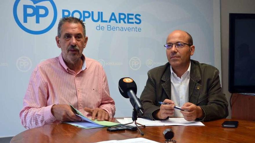 Los concejales del PP Juan Dúo (izquierda) y José Manuel Salvador.