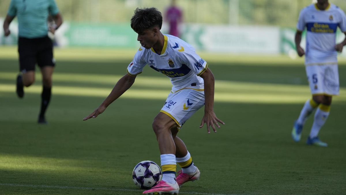 Pezzolesi, Medina y Cruz pueden dejar 45 millones a la UD Las Palmas