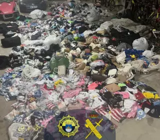 Golpe al ‘top manta’: confiscan cerca de 8.000 artículos en tres operaciones en el litoral de Castellón