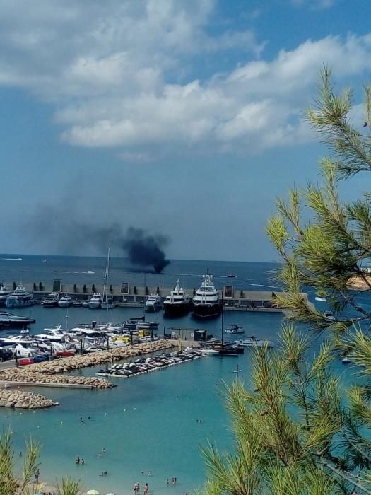 Arde una lancha en Port Adriano