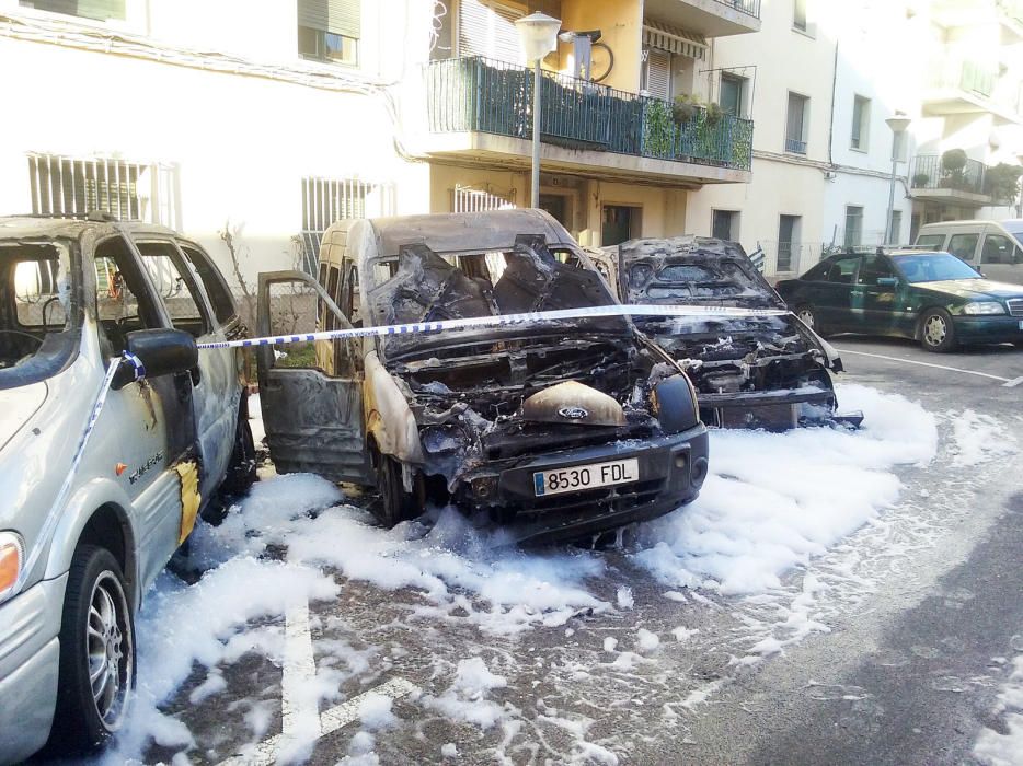 Cotxes cremats a Figueres