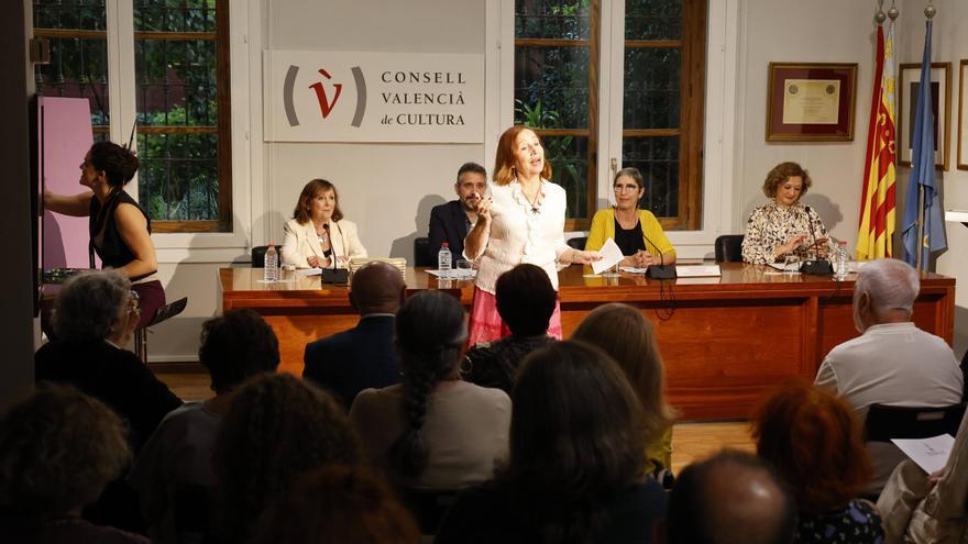 «Dar visibilidad a escritoras del pasado con voces de mujeres del presente»
