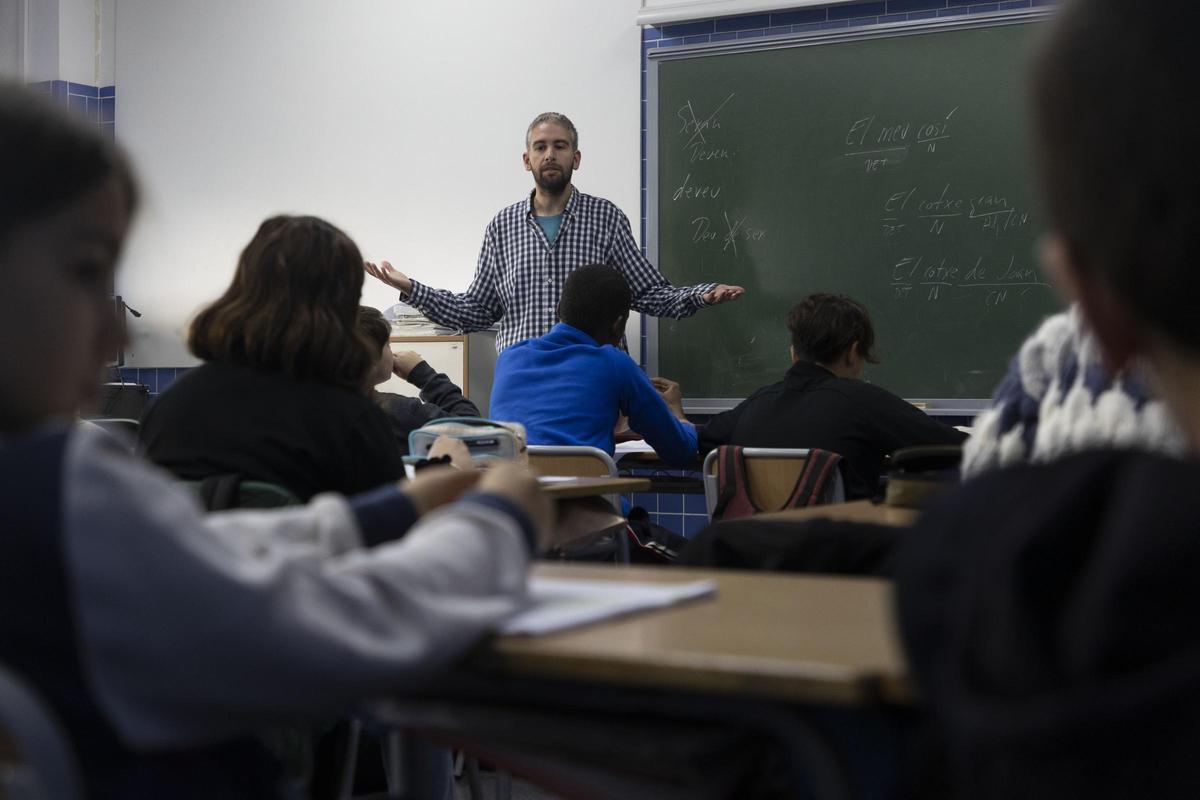 Valencia. Victor Gomez profesor de valenciá, reportaje sobre los problemas de muchos profesores con la Lomde