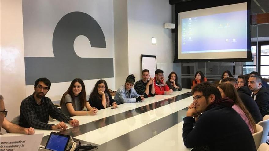 Alumnos de la Mateo Inurria participan en un taller contra el racismo