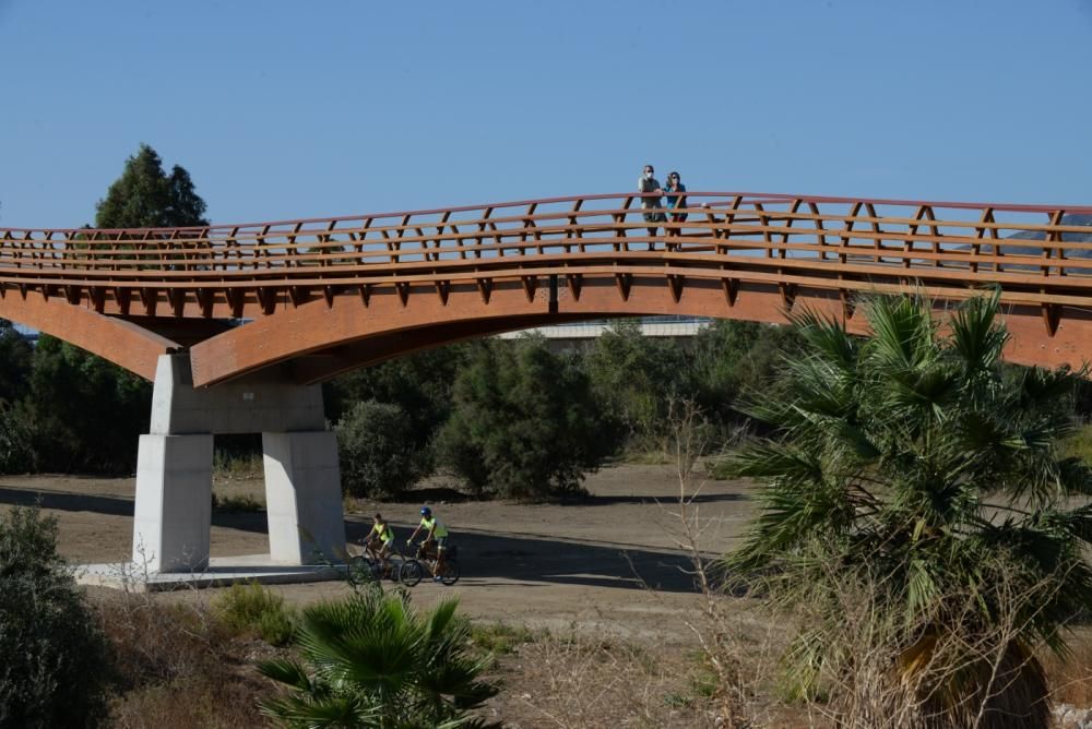 Inauguración de la pasarela peatonal sobre el río Guadalhorce, en Málaga.