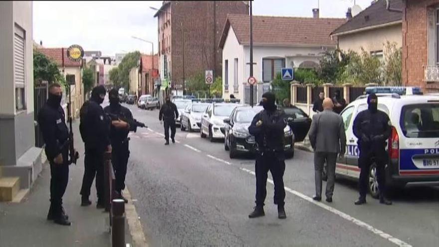 Dos detenidos tras hallar la policía material explosivo al sur de París