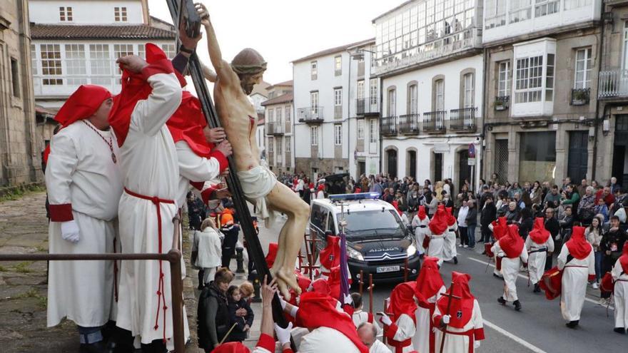 Fervor en las procesiones del Cristo de Conxo y el Prendimiento, previas al tradicional rito del lavatorio de pies