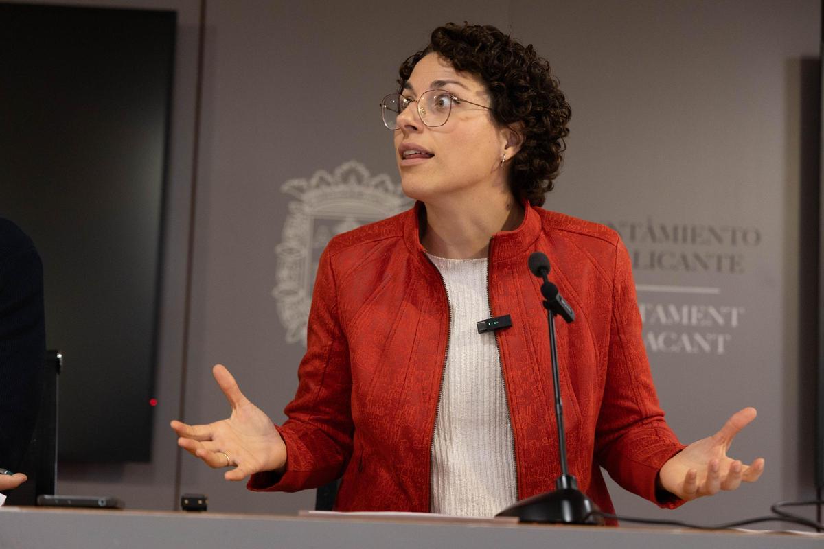 Aitana Mas aseguró que "queremos saber si, como se ha conocido en Torrejón, Ribera Salud está llevando adelante en el Vinalopó dinámicas de gestión con las que se prioriza alargar las listas de espera"