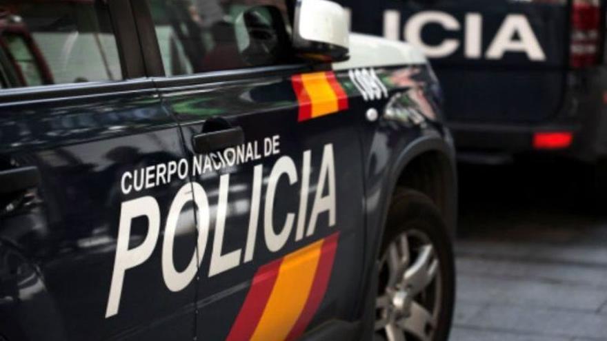 Puso una cámara y pilló a su vecino: detenido en Gijón por rayar seis veces los coches de un conocido