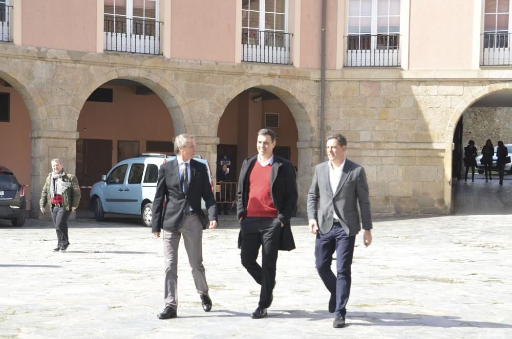 Pedro Sánchez visita al rector de la Universidade