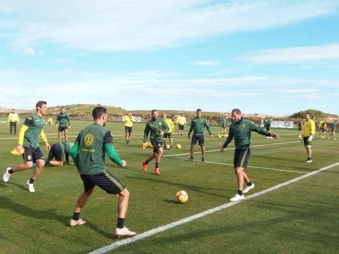 Fotos del entrenamiento de la UD Las Palmas en El Saler (24/01/2019)