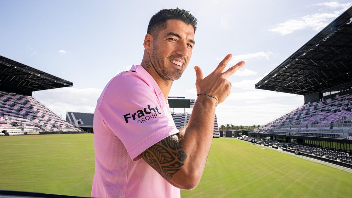 Luis Suárez posa en el estadio del Inter Miami.