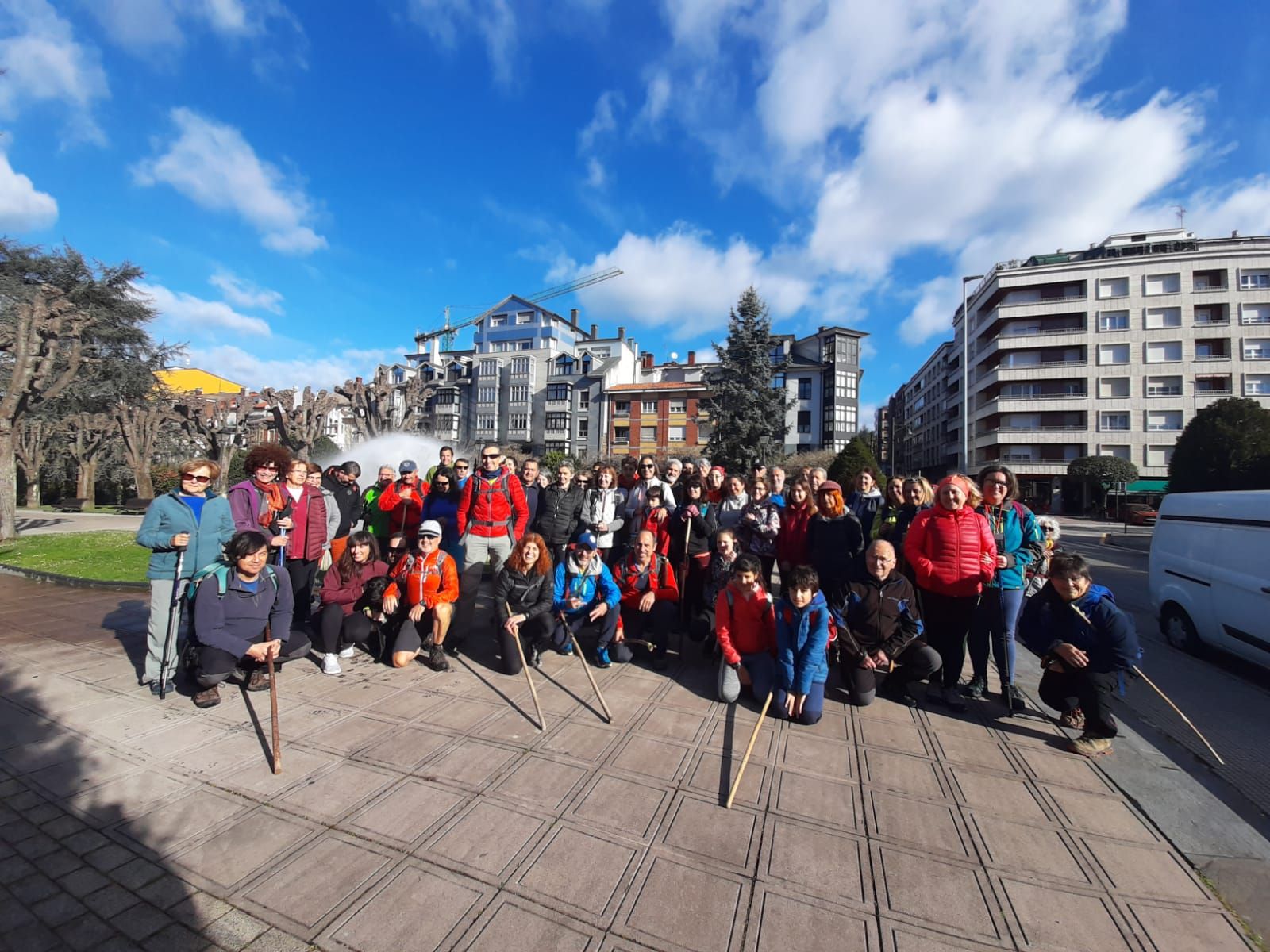 Exitosa salida a la Peña Careses: decenas de vecinos se suman a la marcha del grupo Picu Fariu