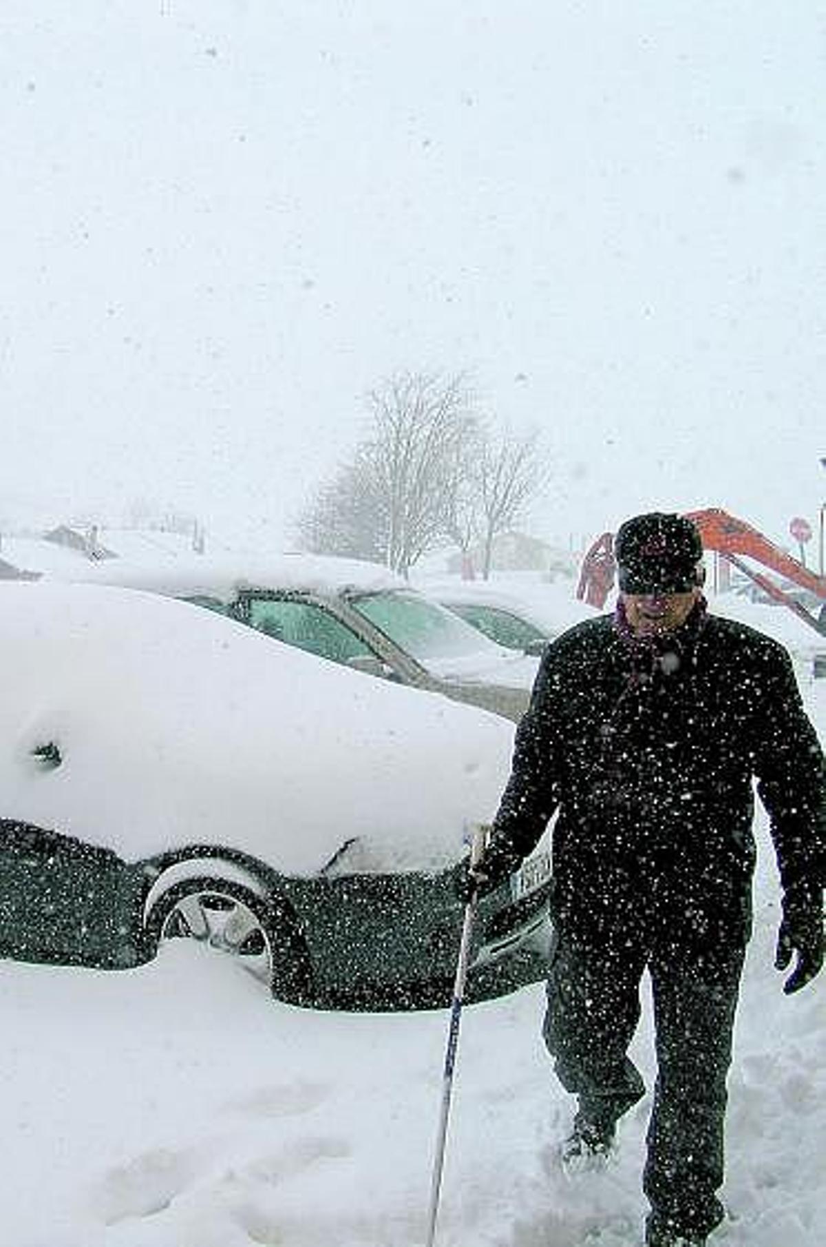 La nieve vuelve a Asturias y la temperatura cae quince grados en menos de una semana