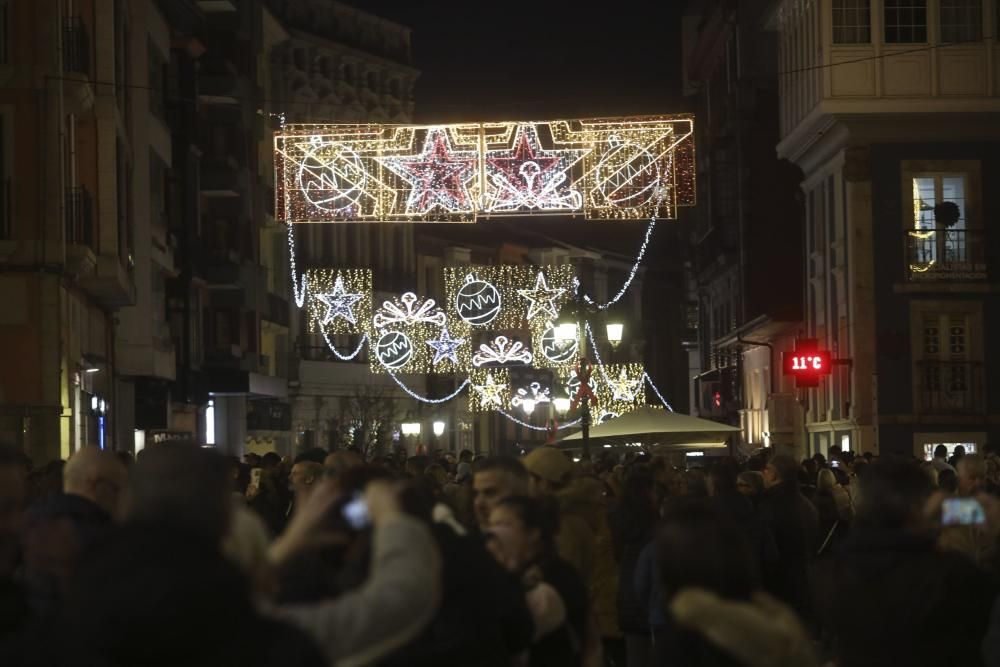 Avilés enciende sus luces de Navidad.