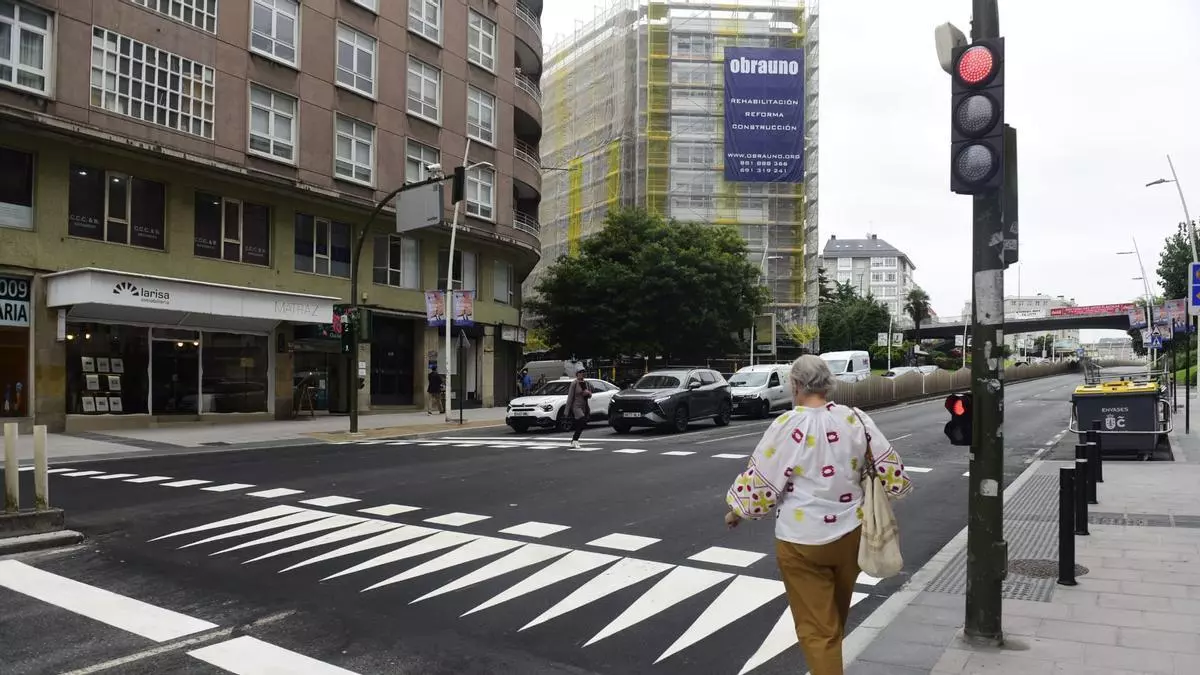 El nuevo paso elevado de Alfonso Molina obliga a reducir la velocidad al entrar en A Coruña