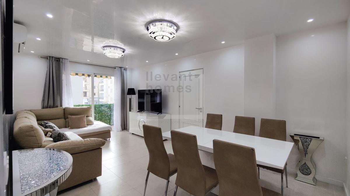 Salón comedor del apartamento en Son Servera