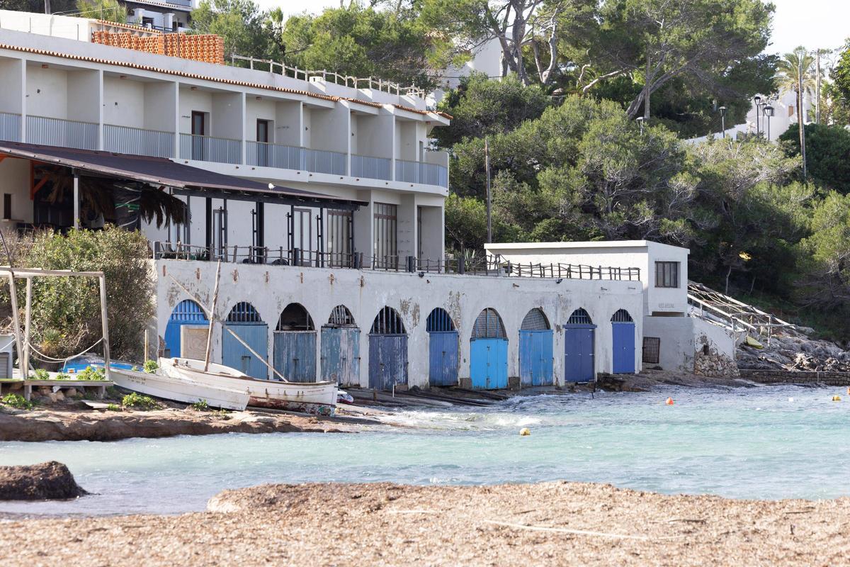 Imágenes de las casetas varadero en el puerto de Portinatx Imágenes de las casetas varadero en el puerto de Portinatx