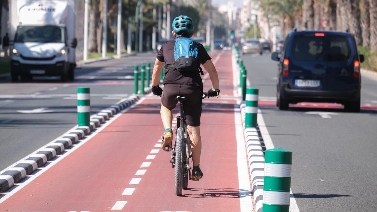 La propuesta de Contigo permitiría opinar sobre los carriles bici en Elche