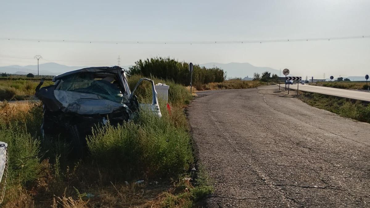 La furgoneta en la que viajaban los tres fallecidos en junio en la N-122 aún está en el arcén de la N-122.