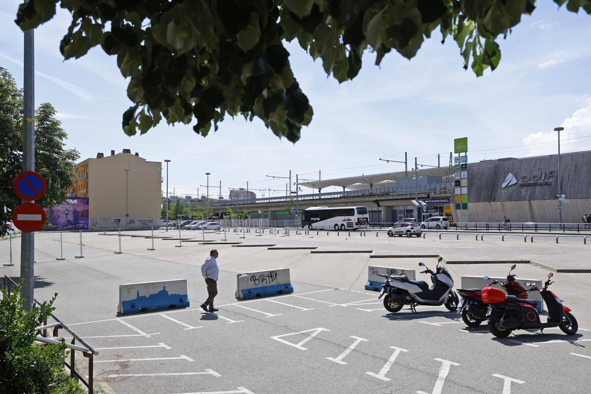 L'esplanada en desús de la plaça d'Espanya.