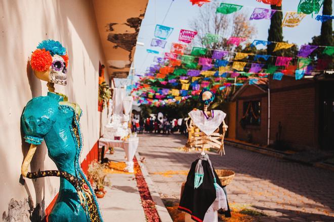 Una calle en México durante el Día de Muertos