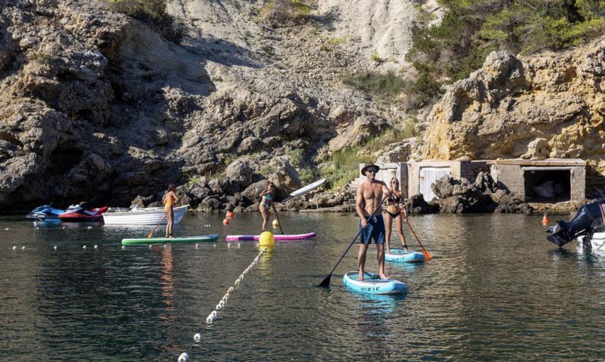Descubrir rincones únicos practicando ‘paddle surf’.