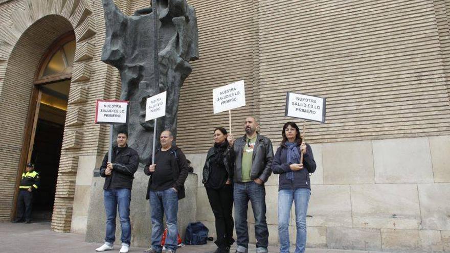 Los empleados del centro deportivo exigen un traslado