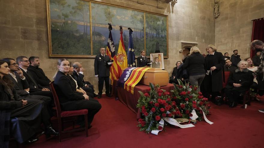 La capilla ardiente del expresidente de Baleares Francesc Antich, en imágenes