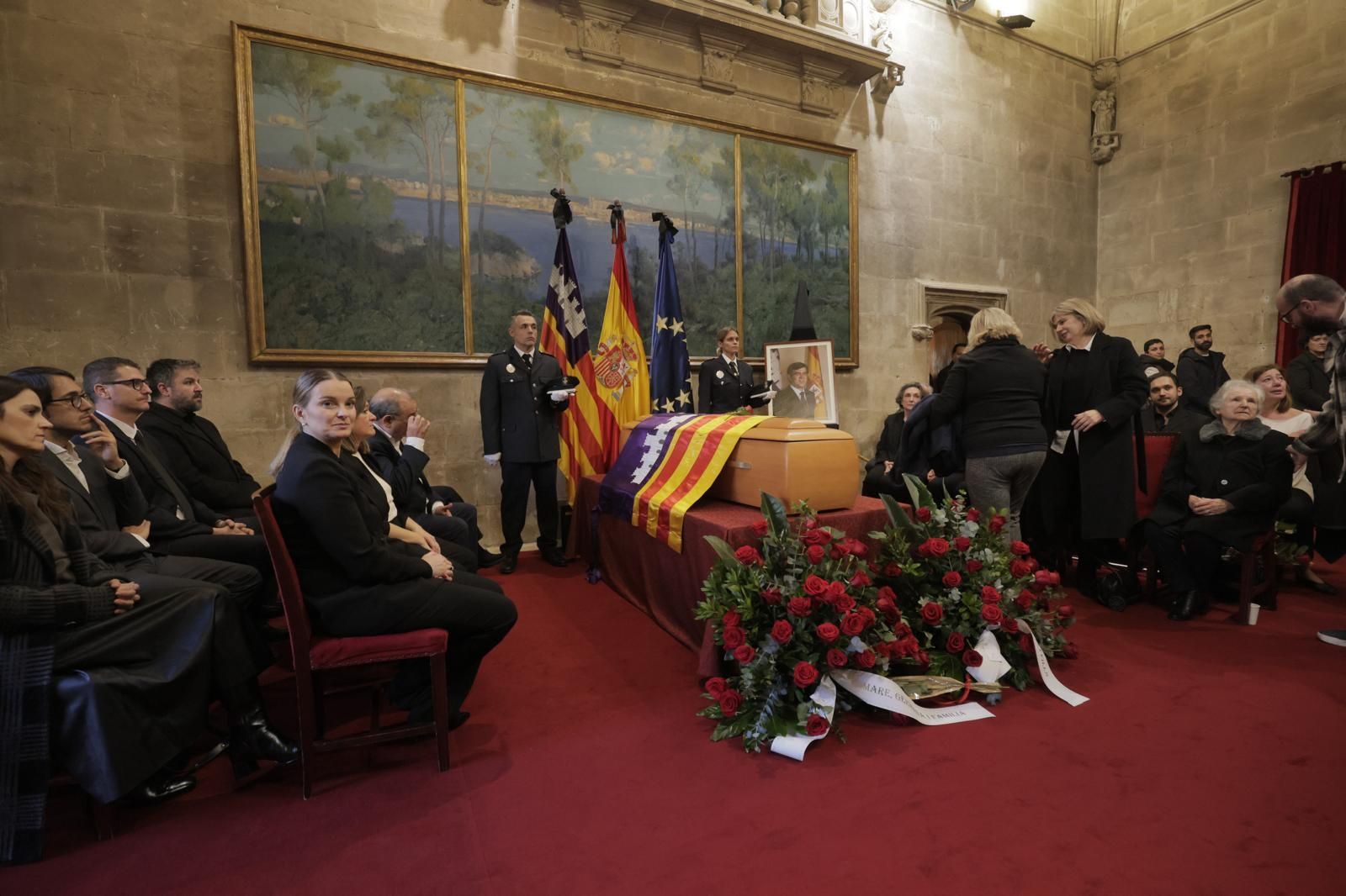 La capilla ardiente del expresidente de Baleares Francesc Antich, en imágenes