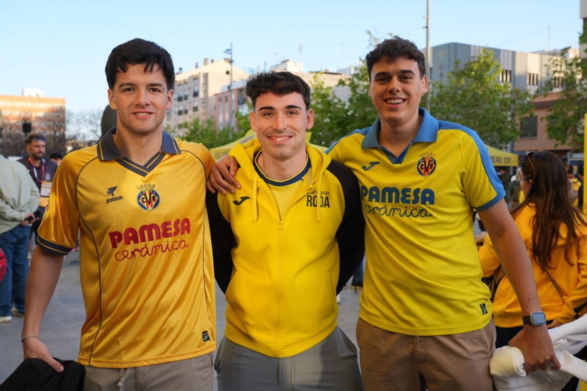 Galería: La afición del Villarreal, presente para tratar de sellar la Champions Galería: La afición del Villarreal, presente para tratar de sellar la Champions