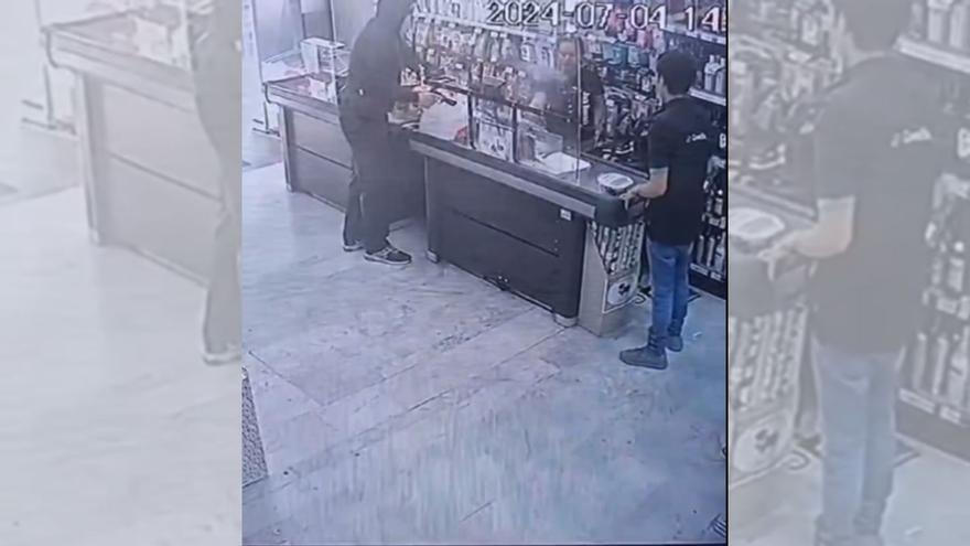 Vídeo | Atracament a punta de pistola en un supermercat de Girona