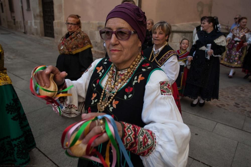 Desfile de trajes regionales