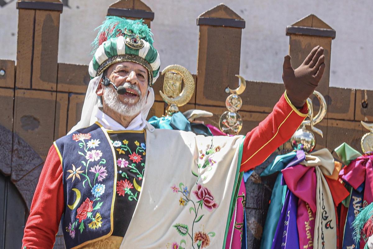 Todas las imágenes de la Guerrilla y Embajada de este lunes de los Moros y Cristianos de Petrer