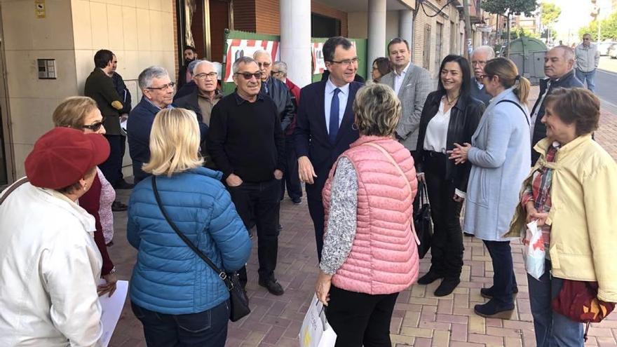 Ballesta visitó ayer junto a varios concejales las obras del nuevo centro de mayores de Espinardo.