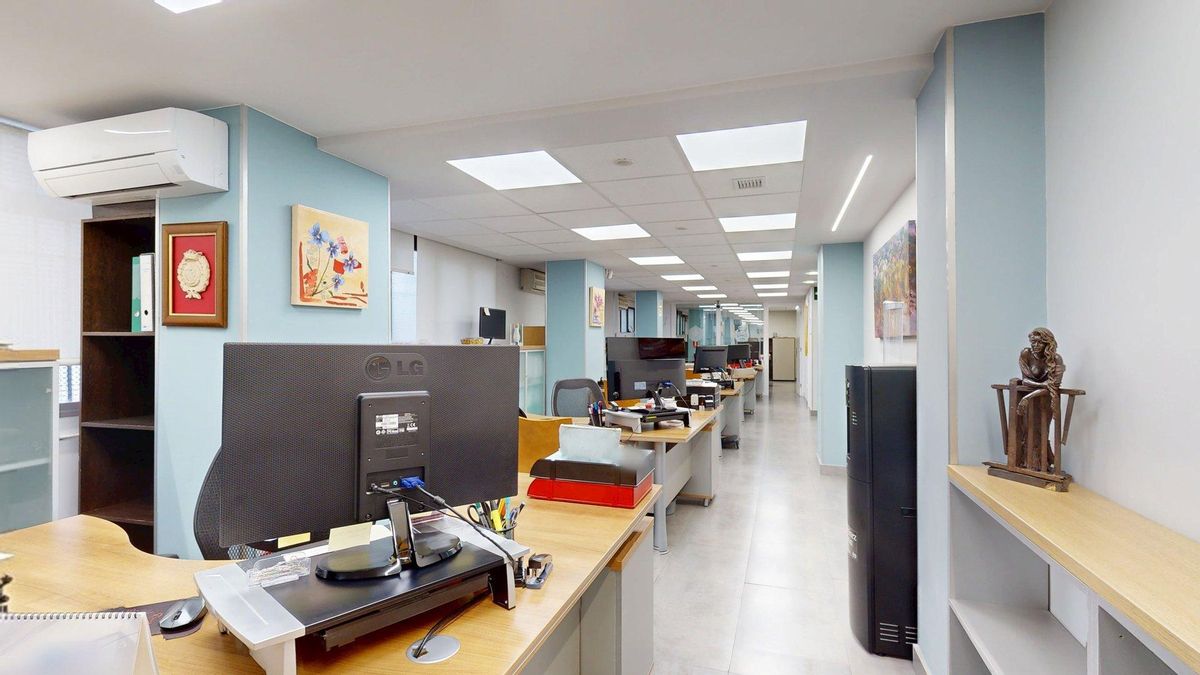 El piso era una oficina
