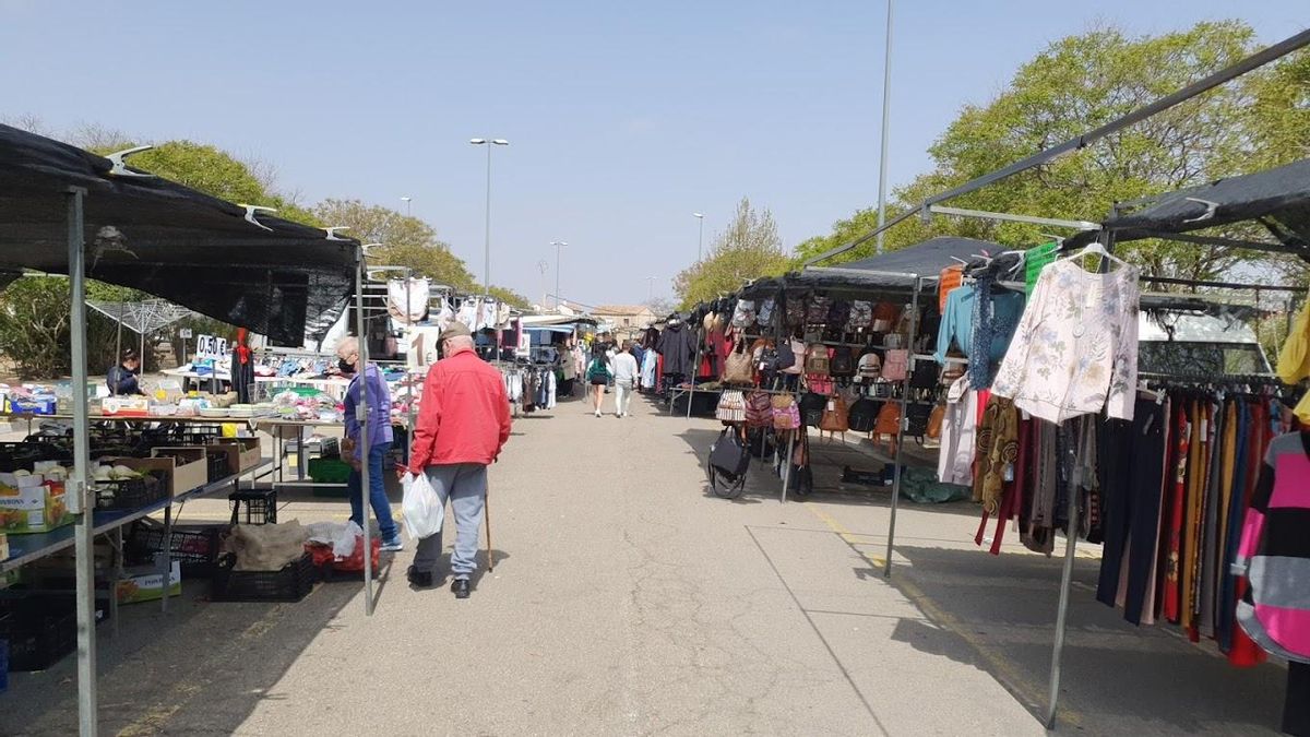 El mercadillo generalista de Cariñena se celebra cada sábado en la Ronda del Muro