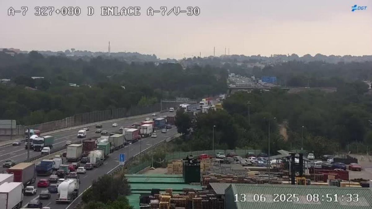 Imagen de la A-7 esta mañana, donde se registraban importantes retenciones como consecuencia de un accidente en Godella.